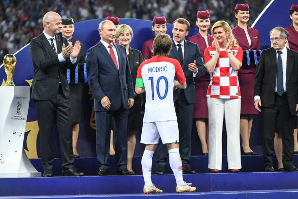 一旦他陷入 一旦他陷入